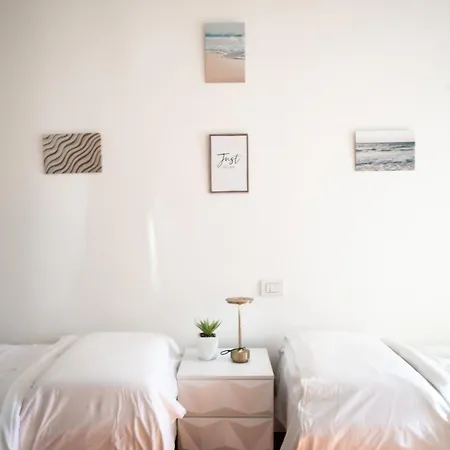 Ampio Attico Con Terrazzo Con Vista, Centrale, Parcheggio Gratis *