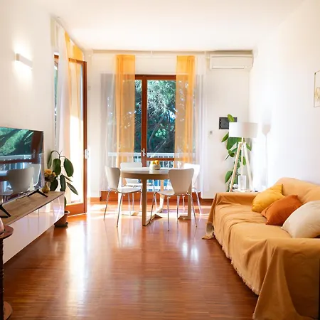 Ampio Attico Con Terrazzo Con Vista, Centrale, Parcheggio Gratis Apartman *