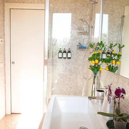 Apartment Attico Panoramico, A Pochi Passi Dal Mare, Due Parcheggi Interni Inclusi *