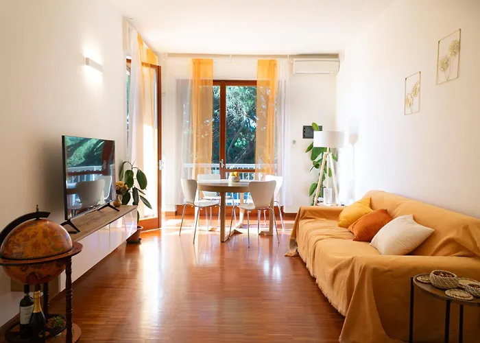 Ampio Attico Con Terrazzo Con Vista, Centrale, Parcheggio Gratis Lejlighed *