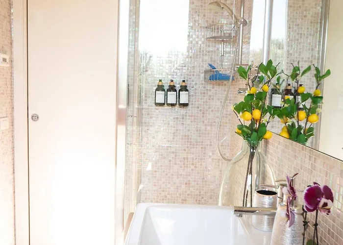 Lejlighed Ampio Attico Con Terrazzo Con Vista, Centrale, Parcheggio Gratis *